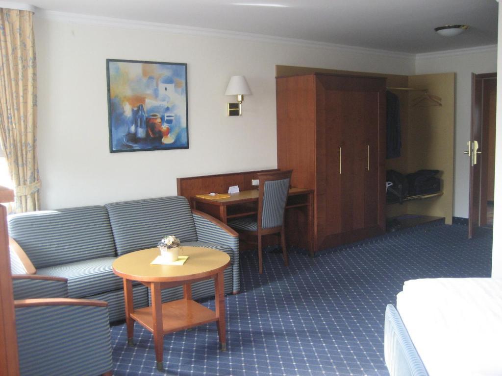 Hotel-Gasthof Maisberger Neufahrn bei Freising Kamer foto