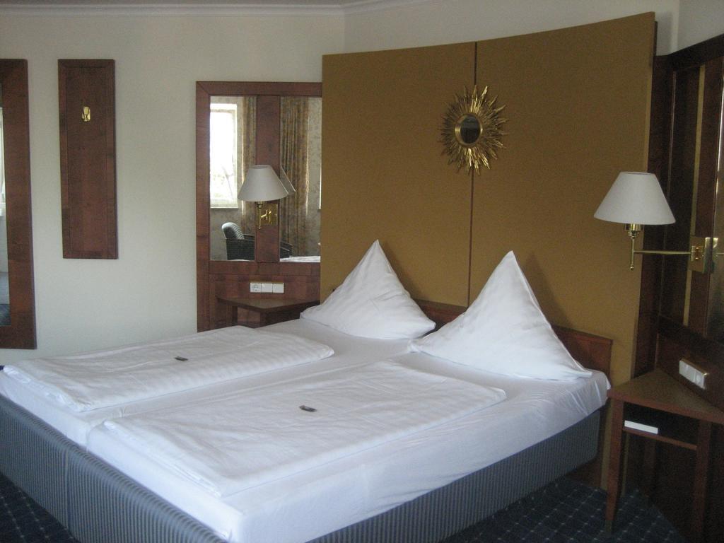 Hotel-Gasthof Maisberger Neufahrn bei Freising Buitenkant foto