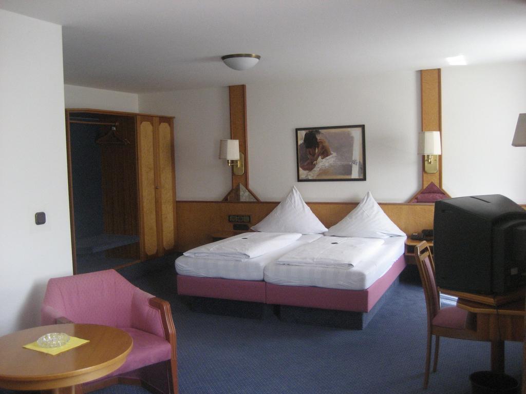 Hotel-Gasthof Maisberger Neufahrn bei Freising Buitenkant foto